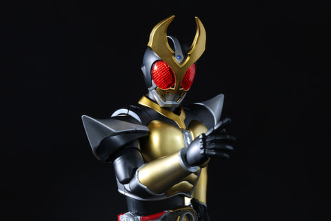 レビュー Figure Rise Standard 仮面ライダーアギト グランドフォーム レビュー 限りなく進化する力 アギト がプラモデルに宿る Hobby Watch