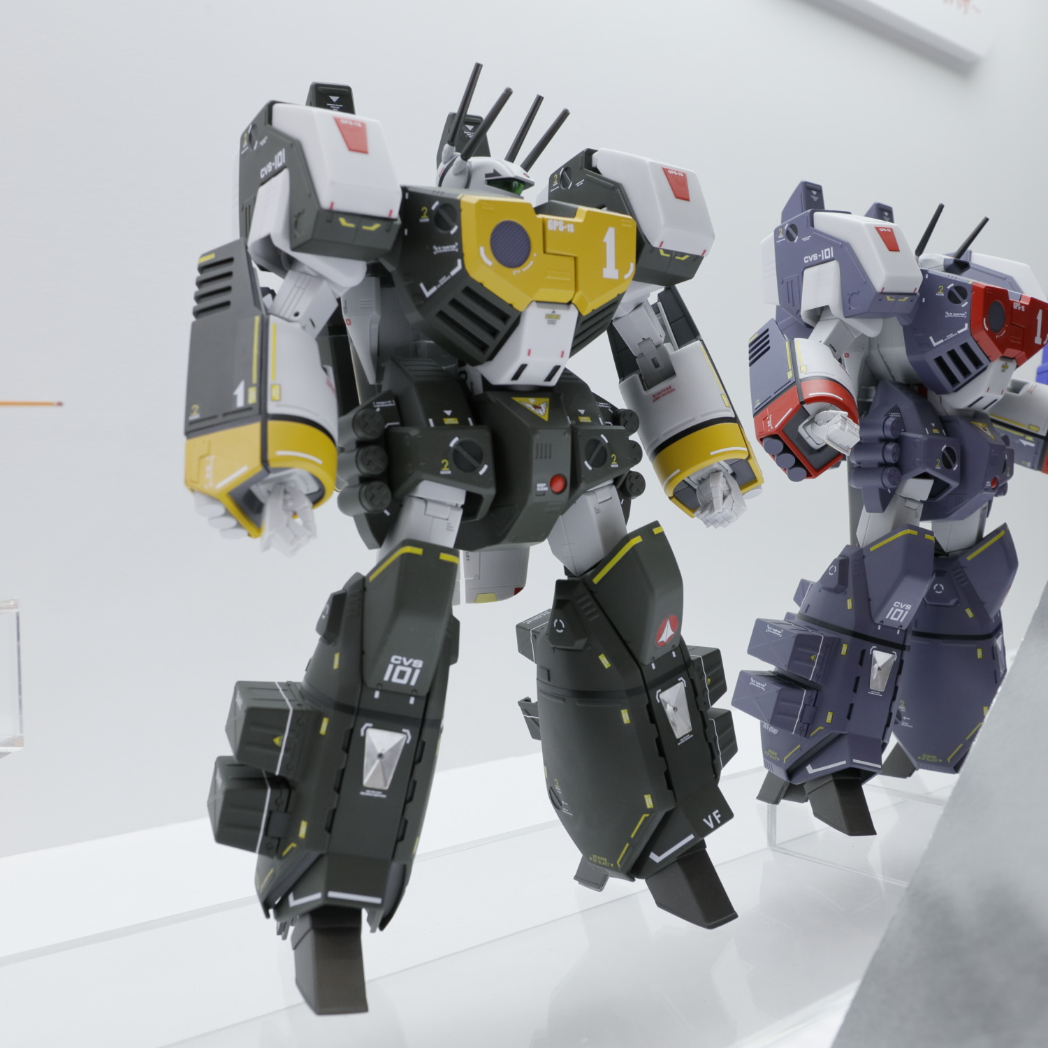 DX超合金 VF-1J アーマードバルキリー（一条輝機） 超時空要塞マクロス バンダイ - フィギュア