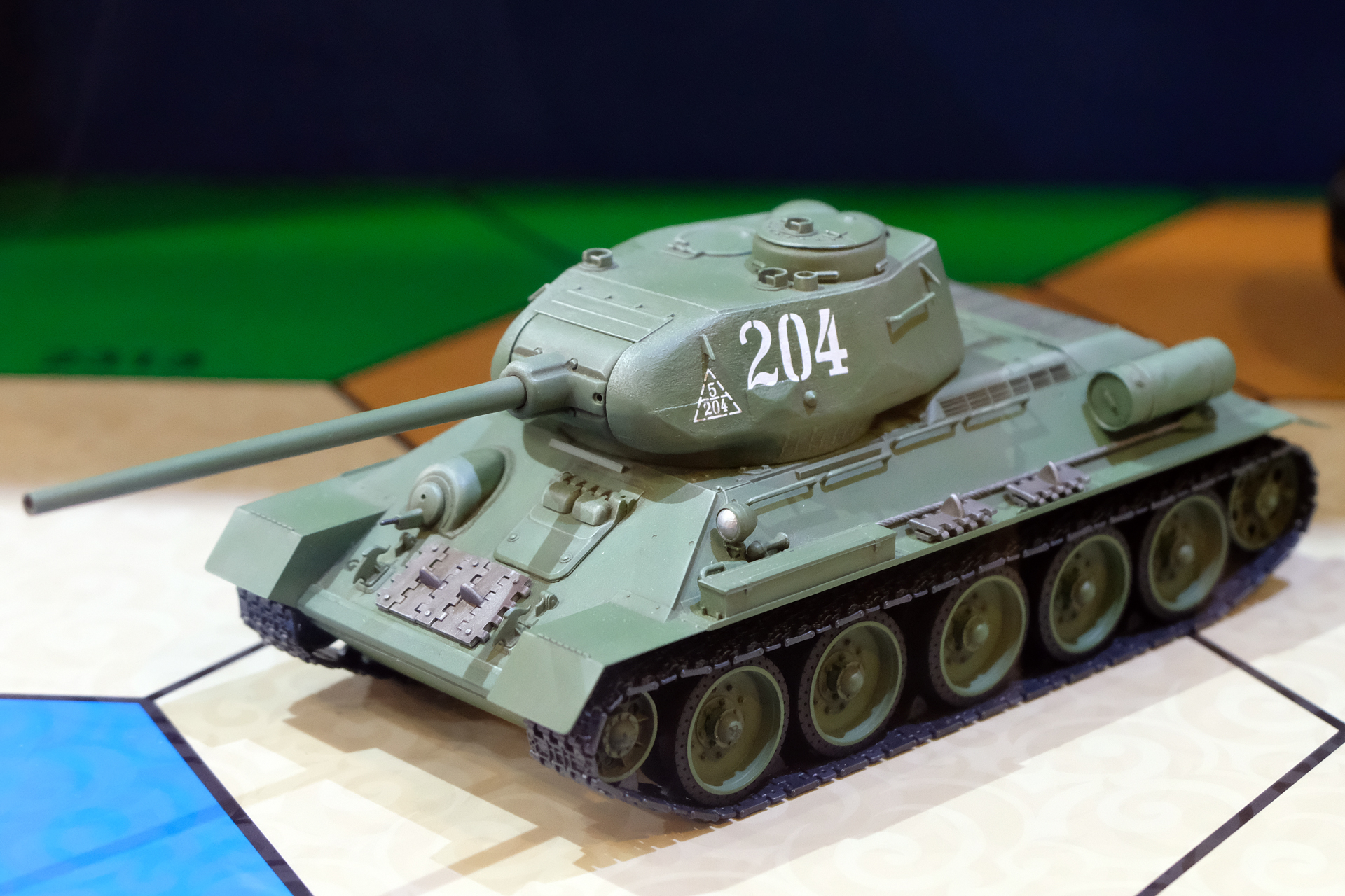 静岡合同展示会】タミヤ1/35RCタンク新製品！ 「T-34/85」が連結式履帯 