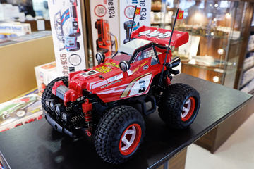 タミヤより「1/10RC コミカル ホットショット」発売中。RCバギーの名車