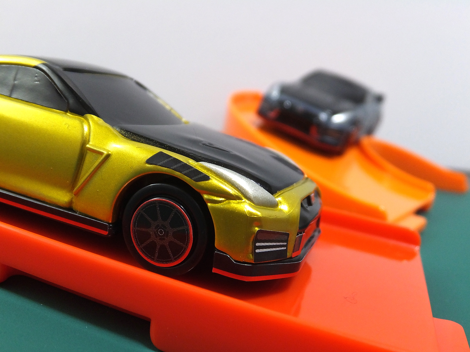 特別企画 ハッピーセット トミカ ひみつのおもちゃ 日産 Gt R Nismo ゴールド仕様を早速遊んでみた Hobby Watch