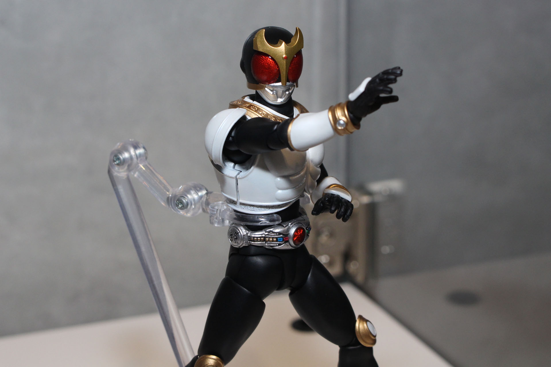特別企画 魂ネイション撮り下ろし 仮面ライダー生誕50周年特集展示 In Tnt 開催 S H Figuarts 真骨彫製法 仮面ライダークウガグローイングフォーム も Hobby Watch