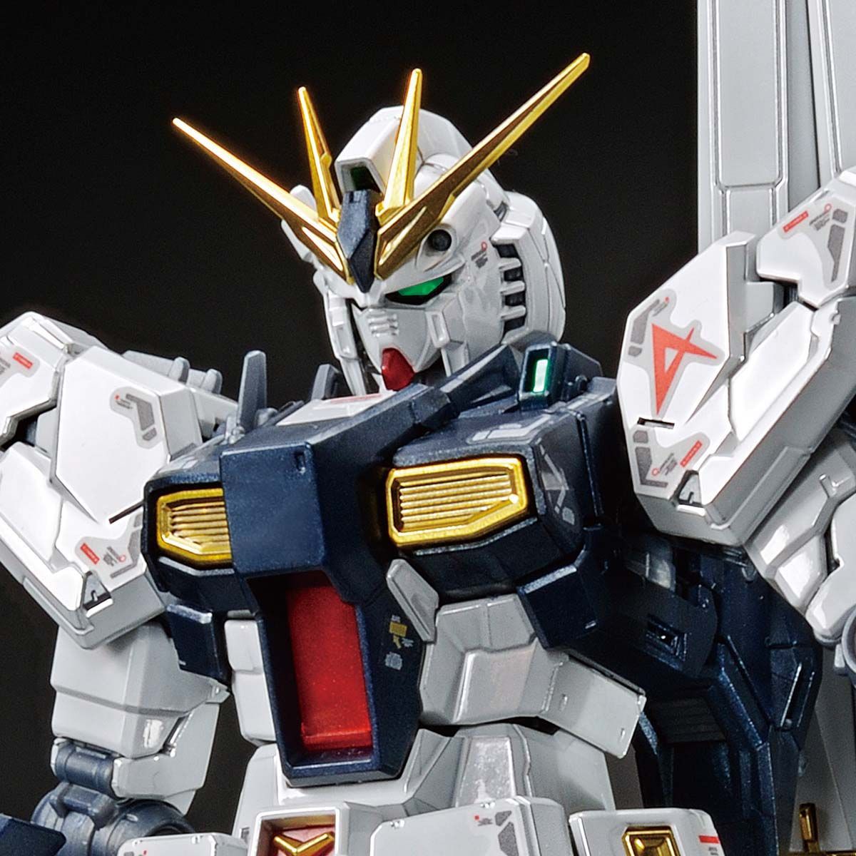 RG 1/144 【ガンダムベース限定】 νガンダム［チタニウムフィニッシュ