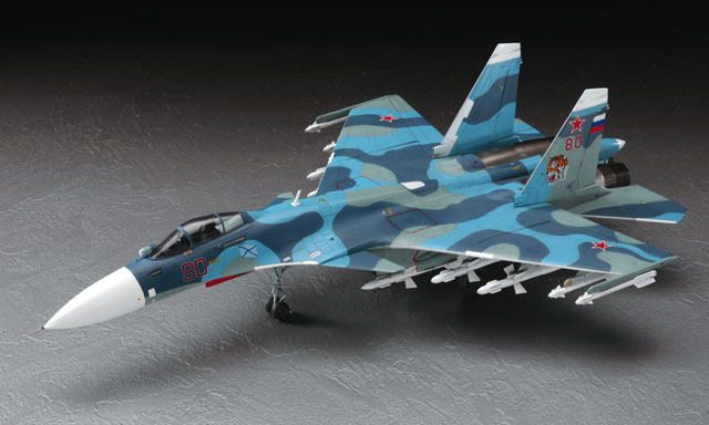 ハセガワ1/72「Su-33フランカーD」完成品 豊富なウェポンパーツが付属。プラモデル「Su-33 フランカー D」再版分