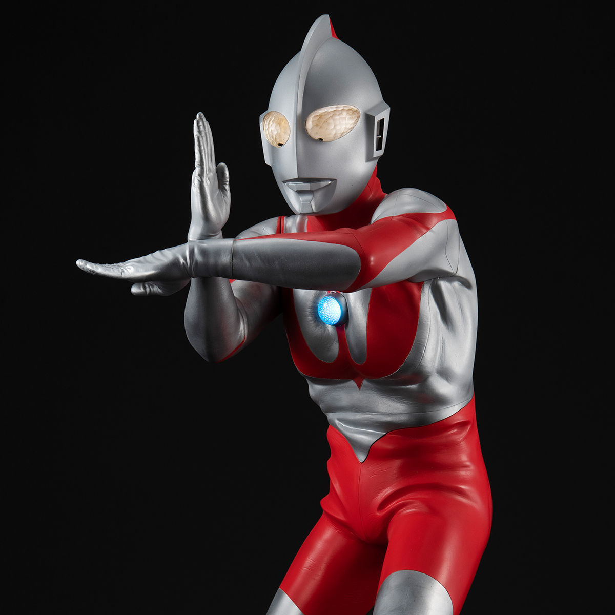 初代ウルトラマンが約40cmのフィギュアで登場。「Ultimate Article