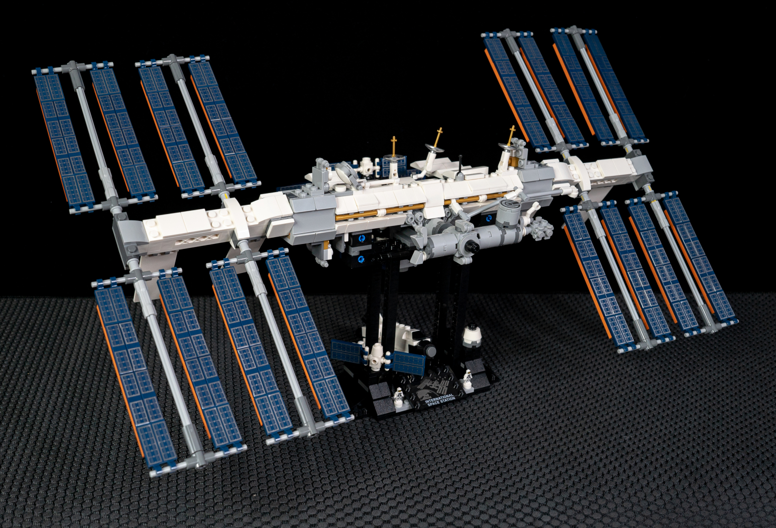 特別企画 ちょい組み レゴ アイデアシリーズの 国際宇宙ステーション を組んでみた レゴブロックの現代風な組み方も学びながら宇宙への夢を馳せる夢のキット Hobby Watch