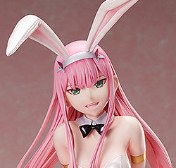 素足の脚線美と純白のバニースーツが眩しいフィギュア「ゼロツー