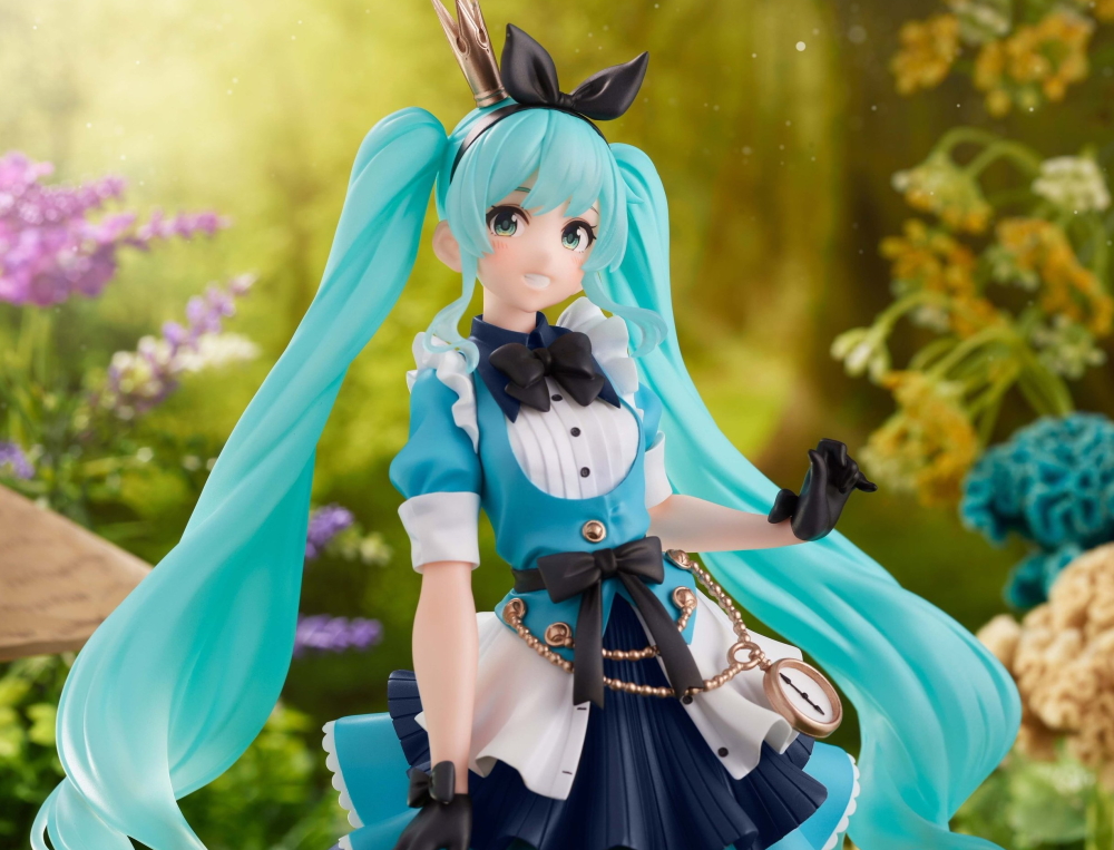 アリス風の衣装も似合う！ 「初音ミク」の新たなプライズフィギュアが