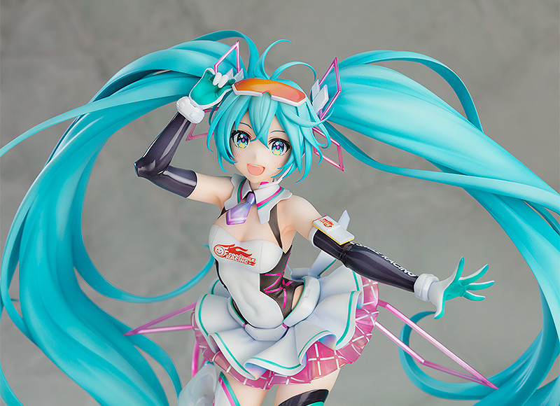 レーシング衣装の初音ミク「レーシングミク 2021Ver.」グッスマから