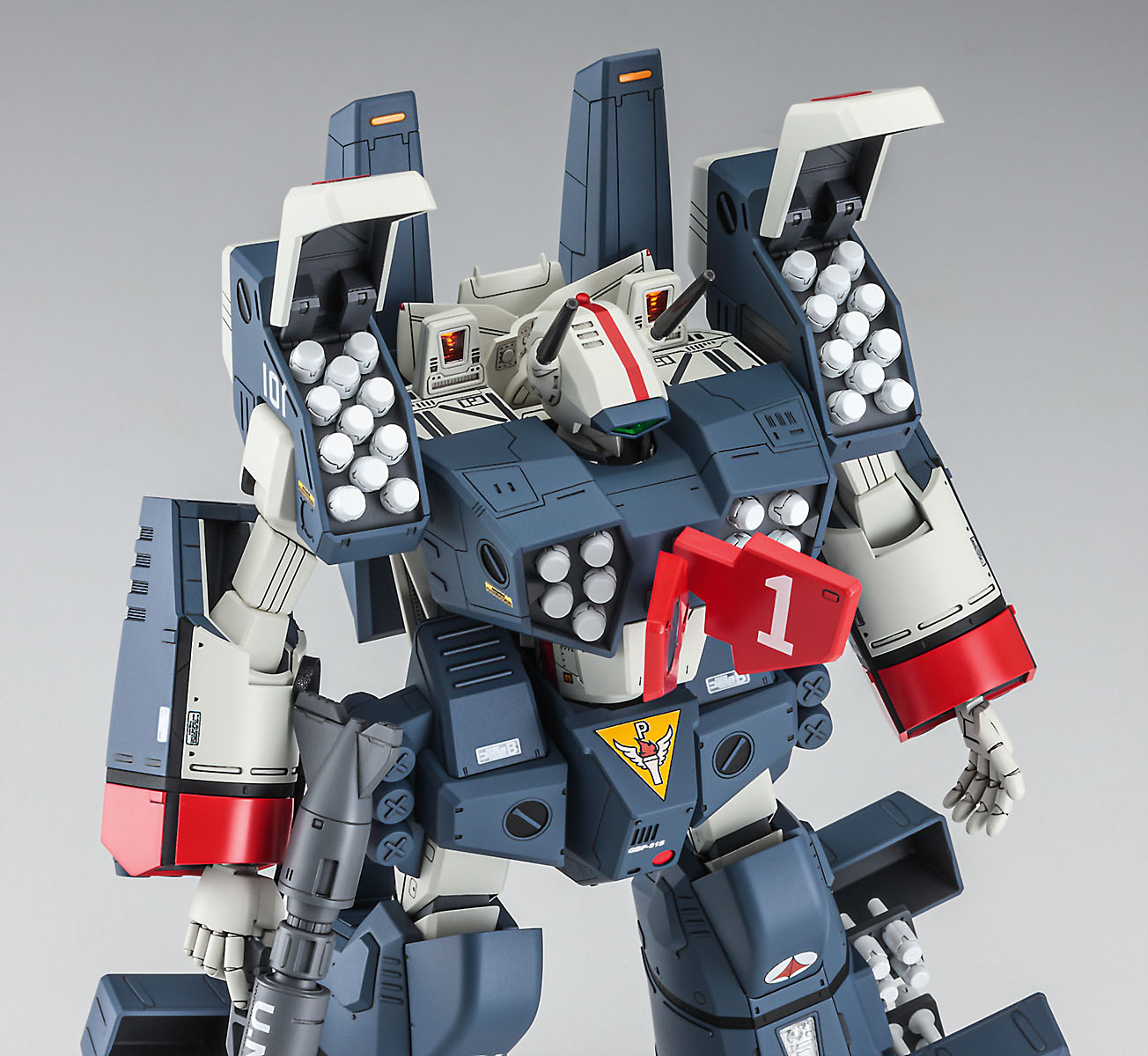 マクロス」よりプラモデル「VF-1J アーマード バルキリー」再販分が