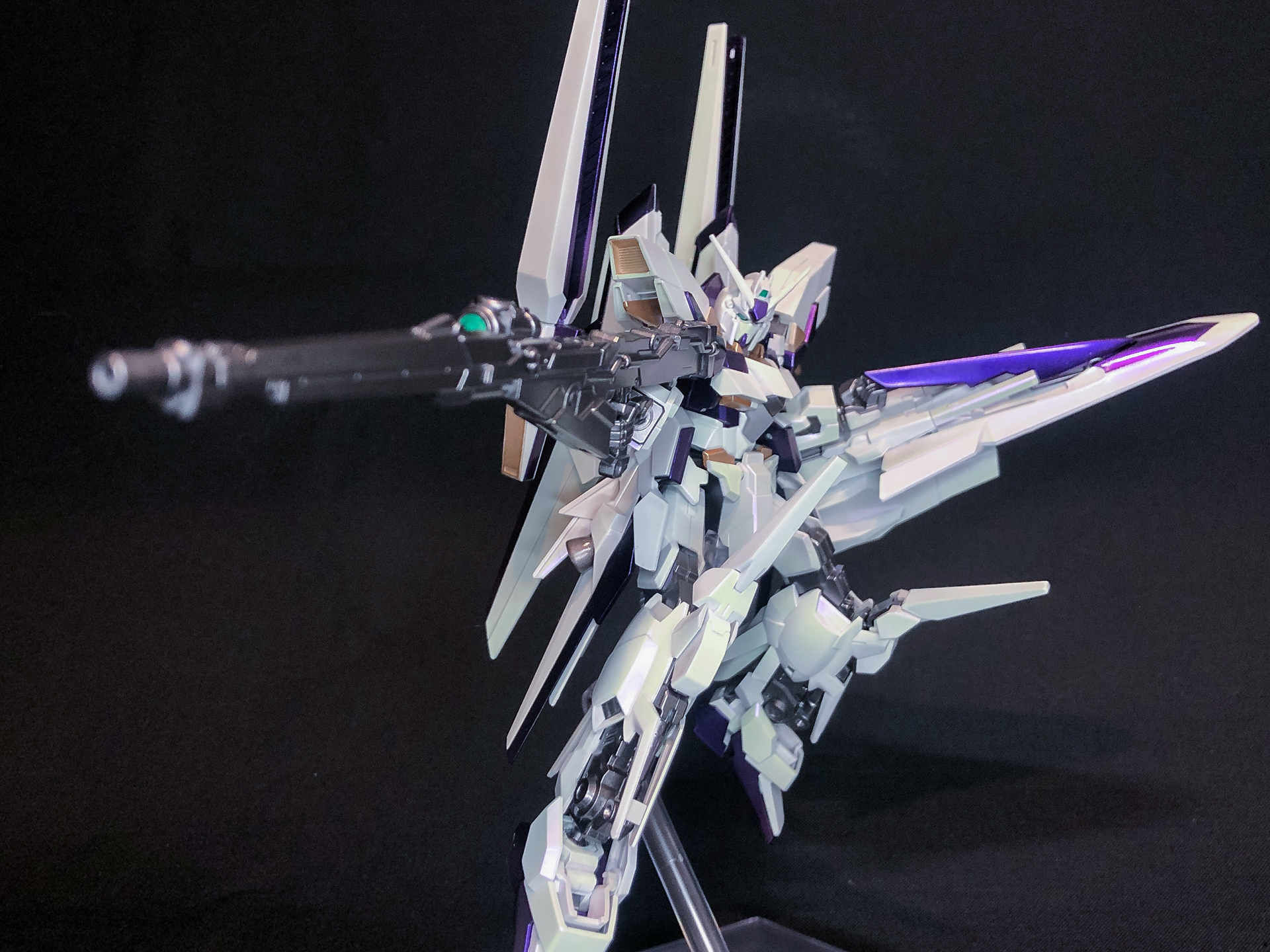 特別企画】ガンプラ「HGUC 1/144 ガンダムデルタカイ」をパールカラーで全塗装！ 下地色で色味が変化。光の当たり方で表情を変える塗料 -  HOBBY Watch