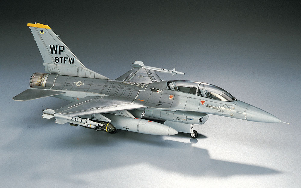 戦闘機プラモデル完成品1/48F-16ファイティングファルコン プラモデル「F-16B PLUS ファイティング ファルコン」がハセガワより8