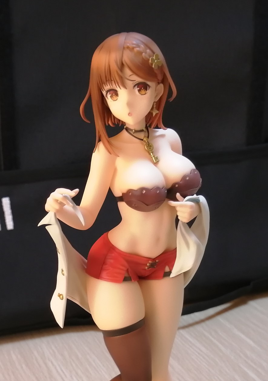 ライザ お着替えmodeフィギュア＆特大タペストリー トリダモノ ラッキーな気分！ フィギュア「着替えライザ」画像公開 - HOBBY Watch