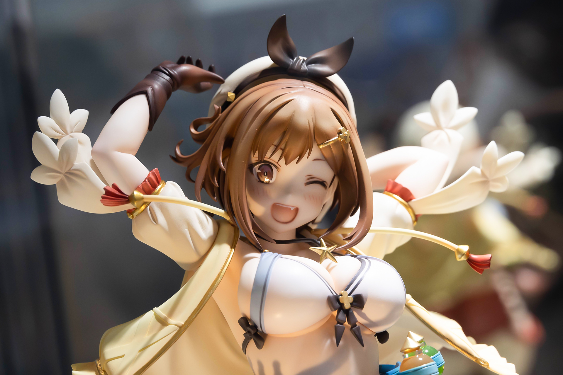 特別企画 あみあみ展示撮り下ろし 元気あれる笑顔がまぶしい ライザのアトリエ 常闇の女王と秘密の隠れ家 ライザ トリダモノ氏の描き下ろしイラストをフィギュア化 Hobby Watch