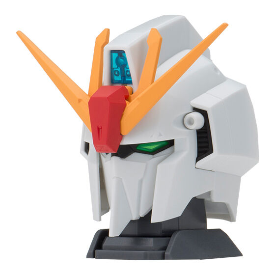カプセルから各ゼータガンダムの頭部に組み立て変形！ ガシャポン