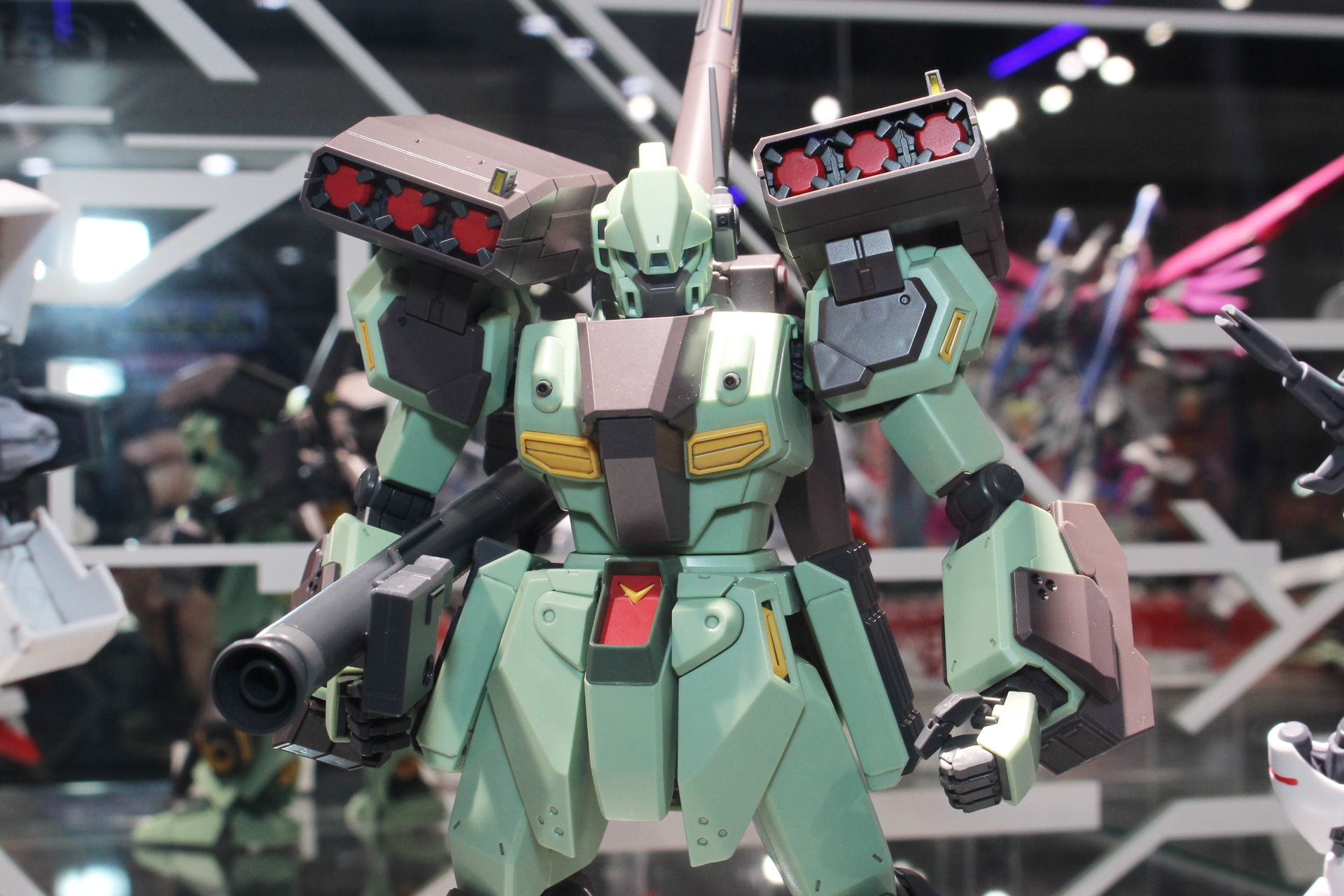 特別企画】【ガンダムベース撮り下ろし】ジェガンD型の特務隊仕様機を