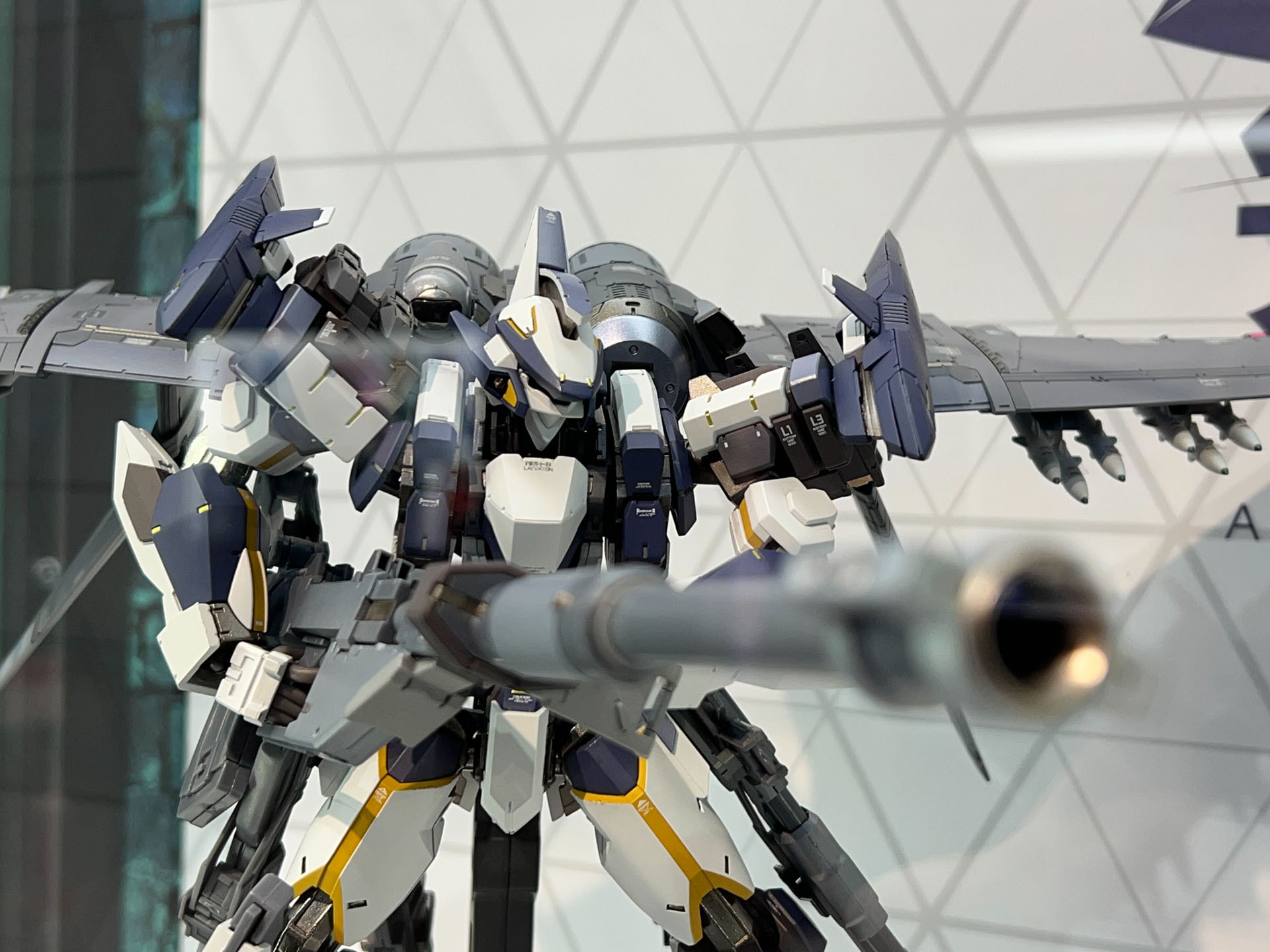 受注中の「METAL BUILD レーバテイン」と「緊急展開ブースター」を展示