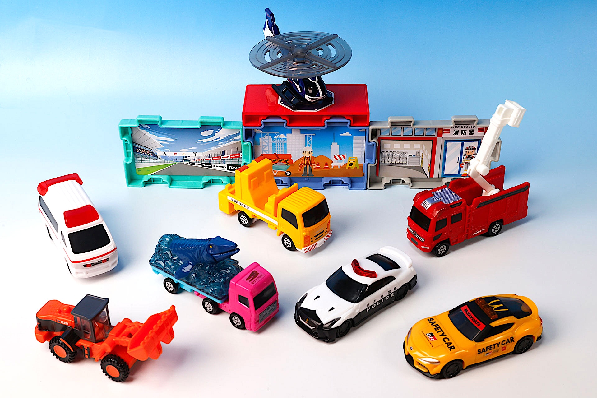 ハッピーセット「トミカ」を一足先に遊んでみた！ オリジナルデザインの「GR スープラ セーフティーカー」などが登場