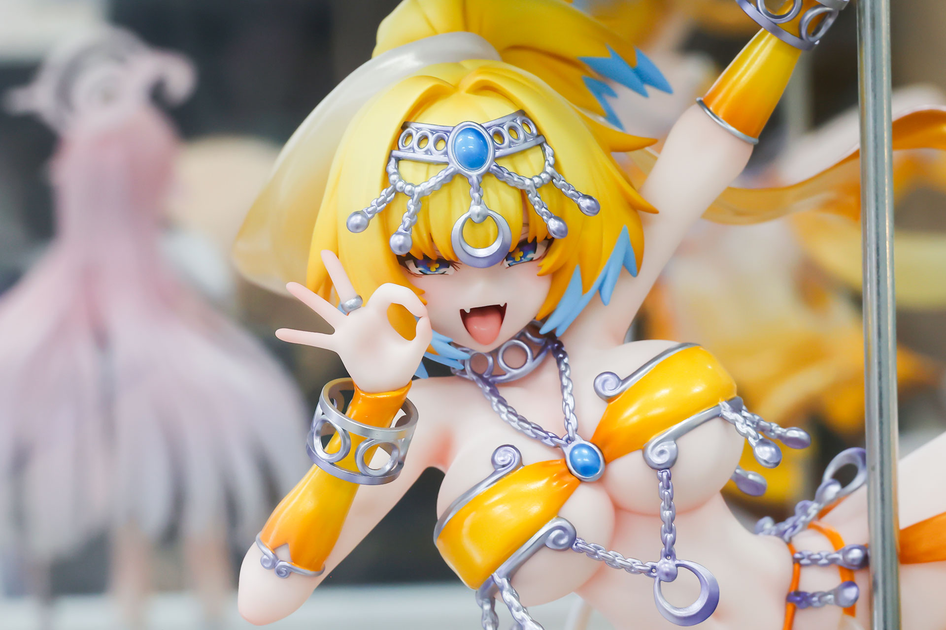 特別企画】ゴージャスな踊り子が降臨！「パイン ベリーダンスver