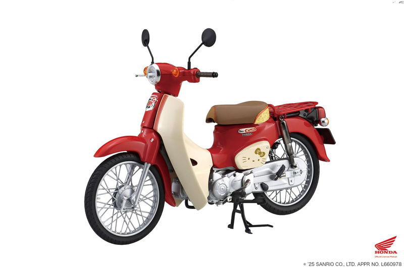 フジミ模型、ハローキティコラボの「ホンダ スーパーカブ50タイプ」を