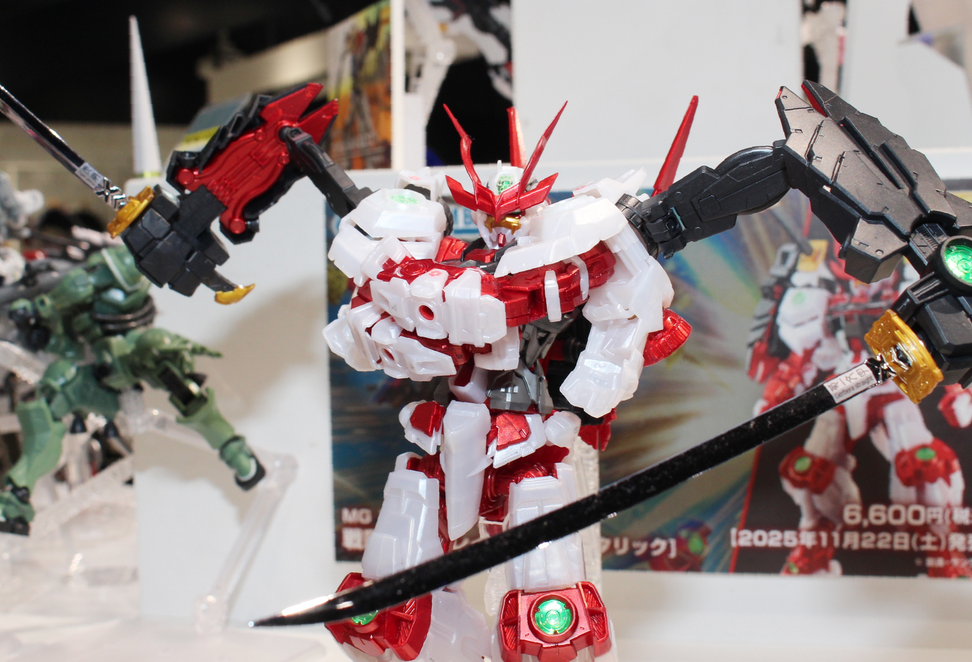 MG 1/100 ガンダムベース限定 戦国アストレイ頑駄無 [メタリック] 01.JPG