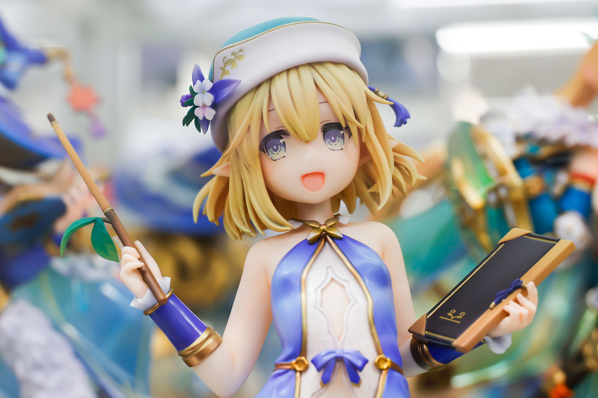 【特別企画】一緒に勉強したくなる!?「エルフ村 村の先生 モニカ」【あみあみ展示撮り下ろし】 つなこ氏デザインの教育者エルフを立体化 ...