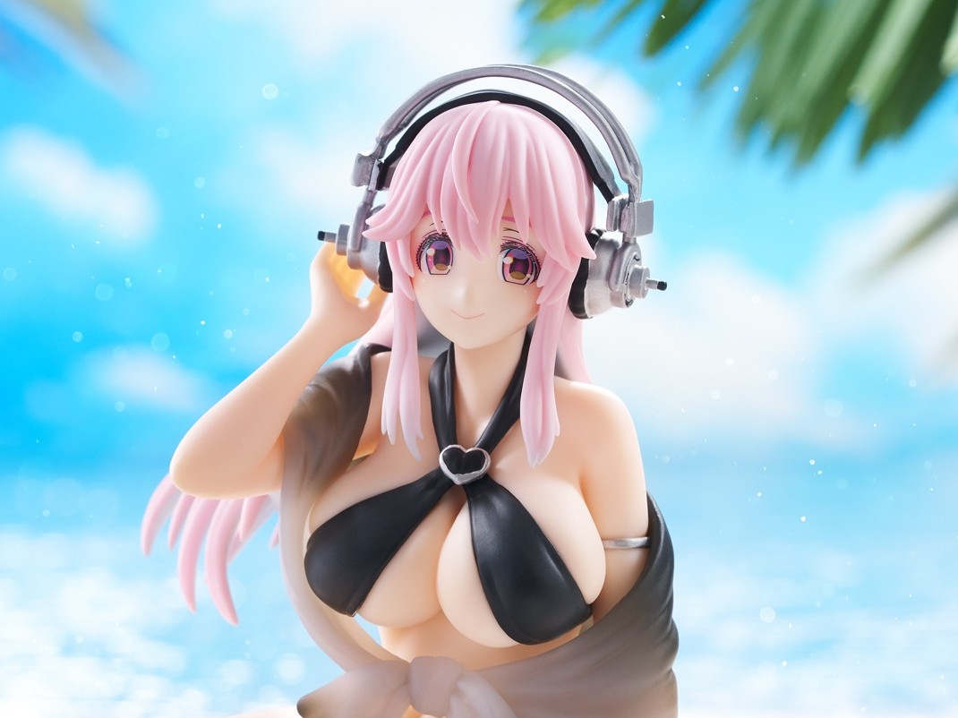 黒の水着姿がセクシーなすーぱーそに子の「ぬーどるストッパー