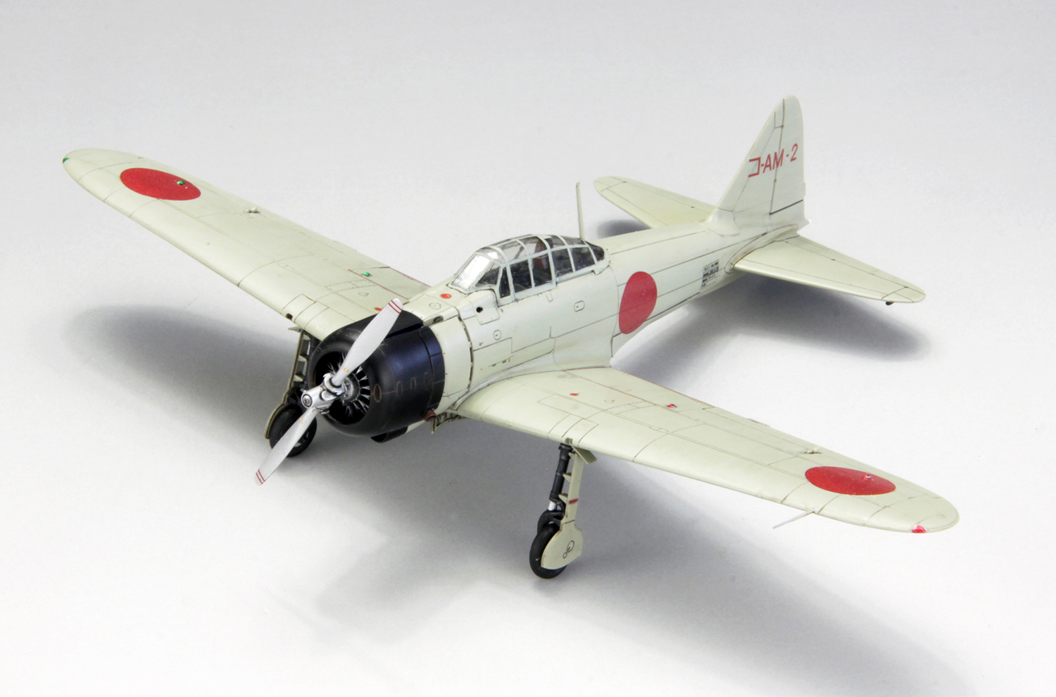ゼロ戦「三二型」とプロトタイプ「十二試艦上戦闘機」1/72プラモデルが