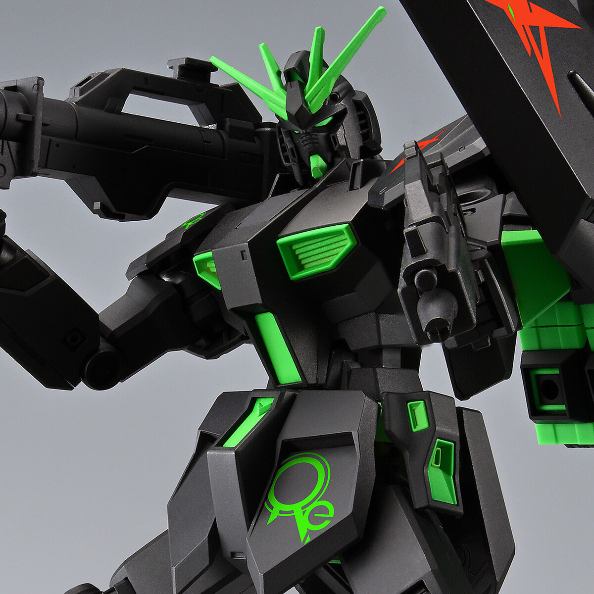 プレバン「ENTRY GRADE 1/144 νガンダム &フィン・ファンネル」ネオン