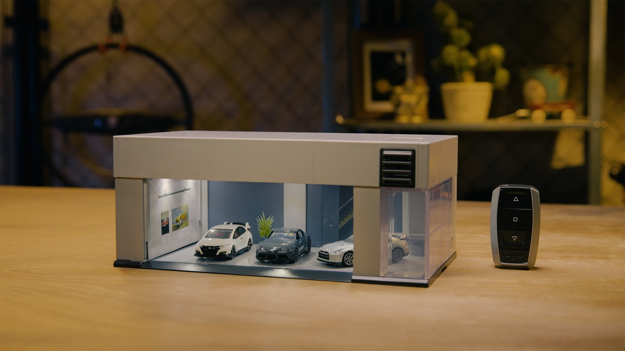 トミカガレージ」がスマートに進化！ 「tomica GARAGE Smart STONE