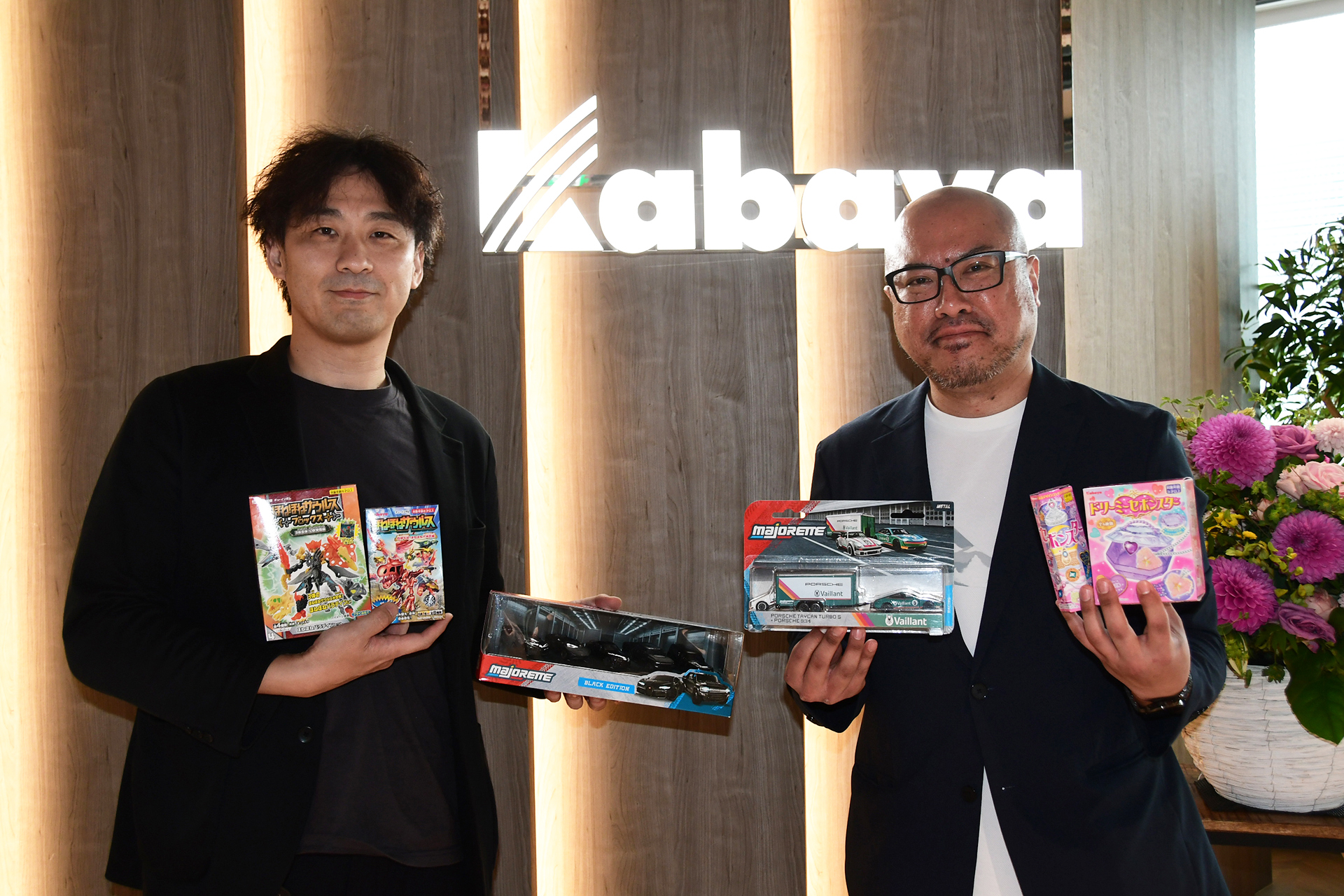 インタビュー】ついにカバヤが玩具業界に参入！ ミニカーの棚に並ぶ