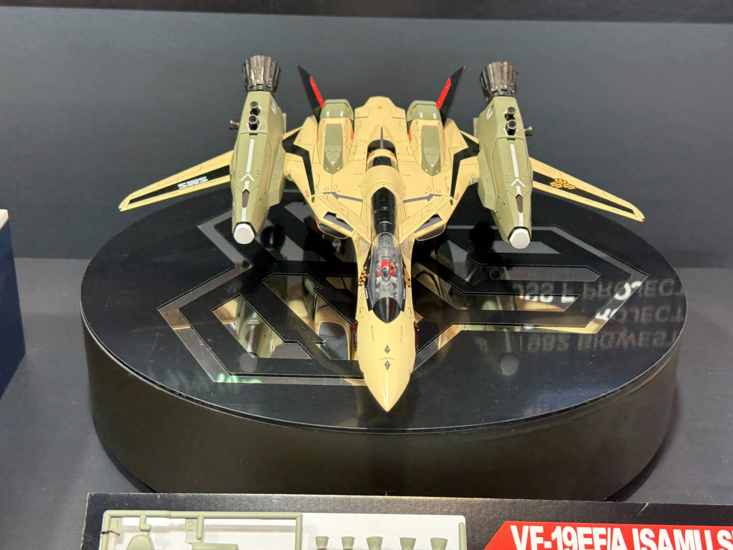 ハセガワ、「マクロスF」よりプラモデル「1/48 VF-19EF/A イサム