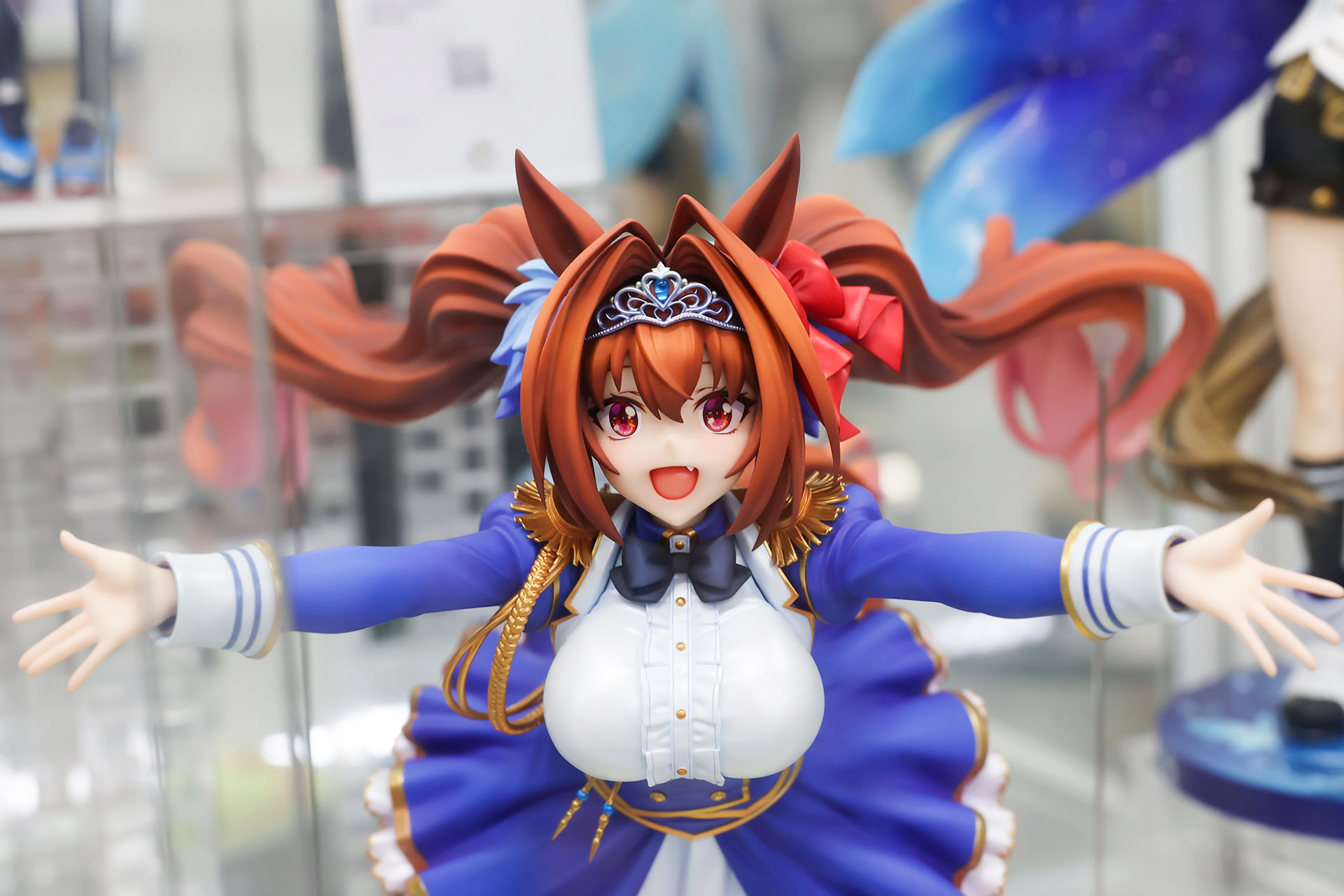笑顔で駆け寄ってきそうな躍動感！「ウマ娘 プリティーダービー [緋色の君へ風が吹く]ダイワスカーレット」【あみあみ展示撮り下ろし】サポートカードのイラストをモチーフに立体化